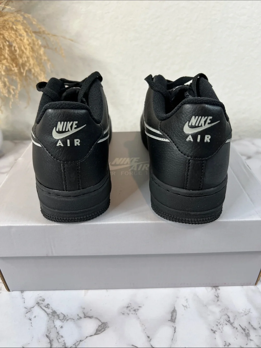 Nike Air Force 1 Sneakers Shoes Size 7 Youth/ 7 Men’s/ 8.5 Women’s